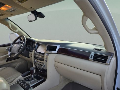 Used 2014 Lexus LX 570 4WD image 25