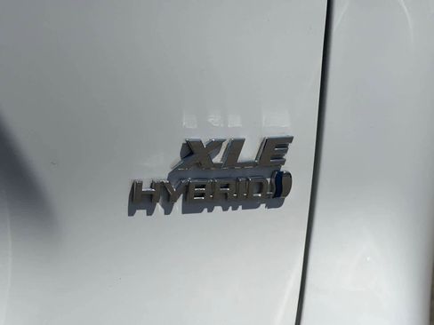 Used 2024 Toyota RAV4 XLE AWD/4WD image 32