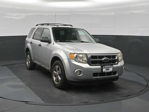 Used 2009 Ford Escape XLT AWD/4WD image 2