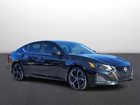 Certified 2023 Nissan Altima 2.5 SR w/ SR Premium Package image 1