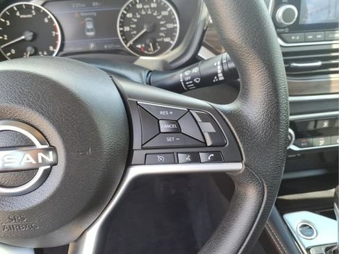 Used 2023 Nissan Altima 2.5 SV FWD image 17
