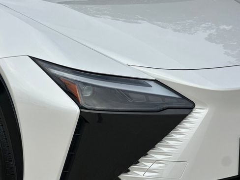 Used 2025 Lexus RZ 300e image 11