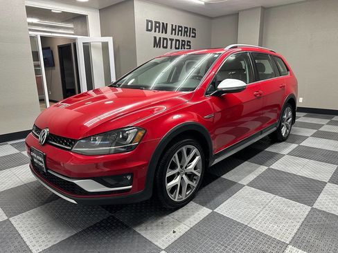 Used 2017 Volkswagen Golf Alltrack SEL image 2