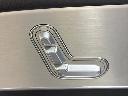 Used 2024 Mercedes-Benz GLS 450 4MATIC image 26