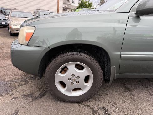 Used 2007 Toyota Highlander 4WD V6 w/ 3rd Row image 12