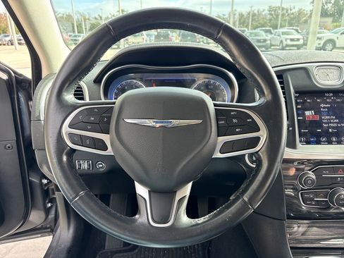 Used 2019 Chrysler 300 Touring L w/ Quick Order Package 22F image 17