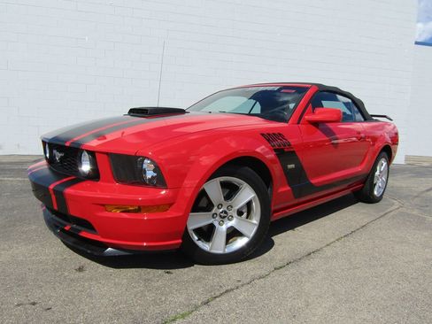 Used 2006 Ford Mustang GT RWD image 33
