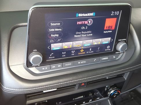 Used 2025 Nissan Rogue SV FWD image 33