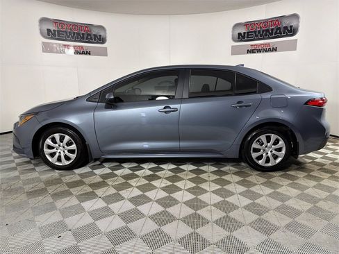 Used 2025 Toyota Corolla LE image 6
