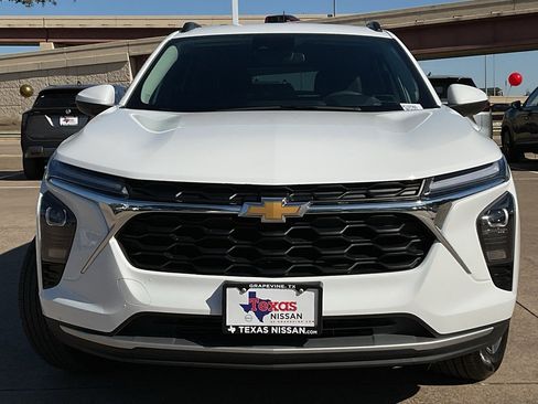 Used 2025 Chevrolet Trax LT image 3