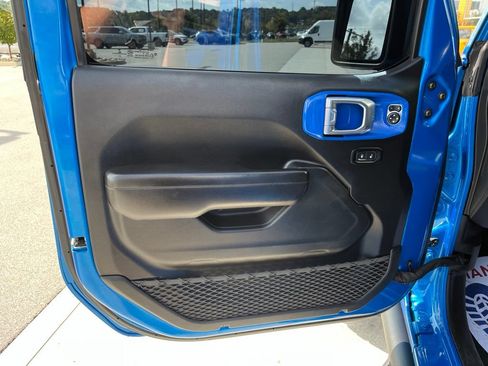 Used 2021 Jeep Gladiator Sport AWD/4WD image 6