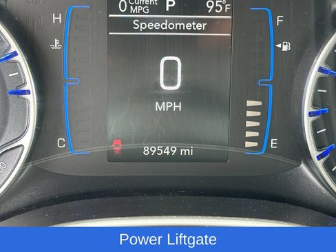 Used 2017 Chrysler Pacifica Touring FWD image 3