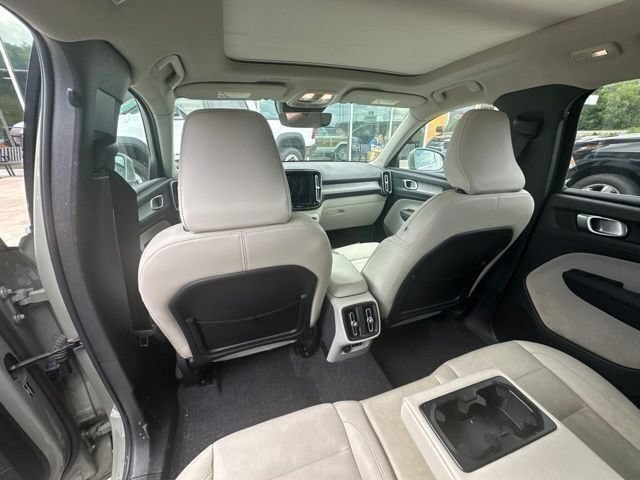 Used 2025 Volvo XC40 B5 Plus w/ Protection Package Premier AWD/4WD image 35