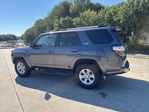 Used 2022 Toyota 4Runner SR5 Premium w/ Moonroof Package AWD/4WD image 10