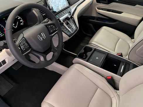 New 2026 Honda Odyssey Touring image 9