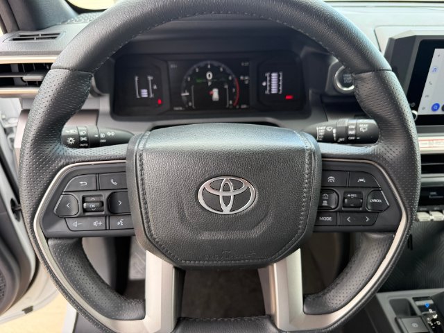 Used 2026 Toyota 4Runner SR5 AWD/4WD image 16