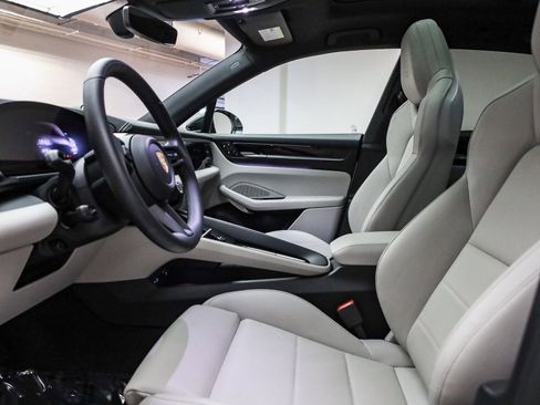 Used 2025 Porsche Macan Electric image 22