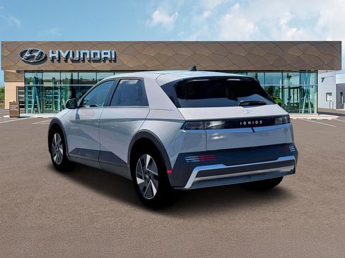New 2025 Hyundai Ioniq 5 SE image 5