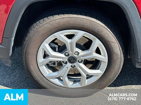 Used 2025 Jeep Compass Latitude AWD/4WD image 12