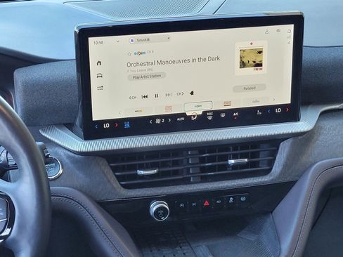 Used 2025 Ford Explorer Platinum w/ LUX Leather Package image 16