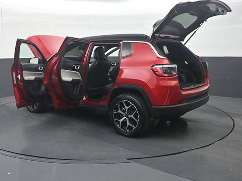 Used 2025 Jeep Compass Limited AWD/4WD image 39