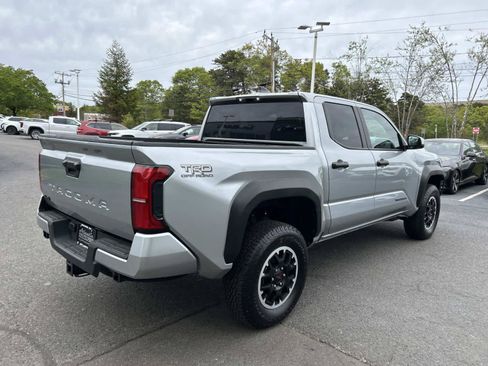Used 2025 Toyota Tacoma TRD Off-Road AWD/4WD image 3