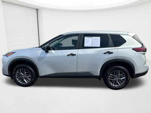 Used 2024 Nissan Rogue S AWD/4WD image 8