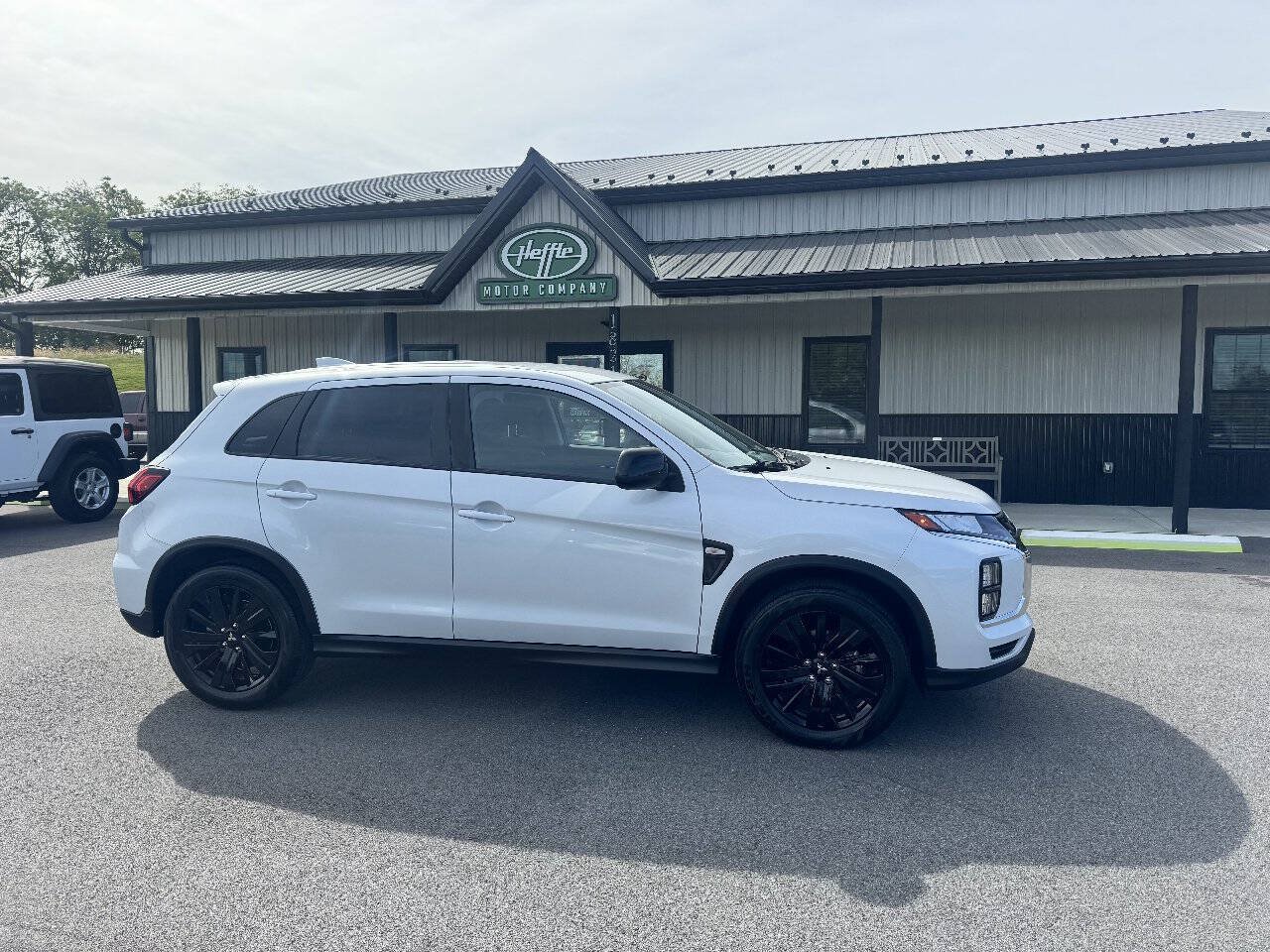 Used 2025 Mitsubishi Outlander Sport LE AWD/4WD image 1
