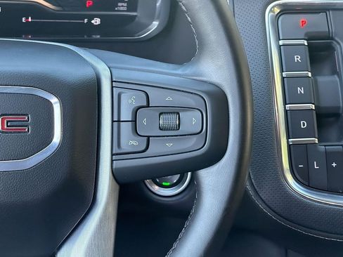 Used 2024 GMC Yukon SLT AWD/4WD image 9