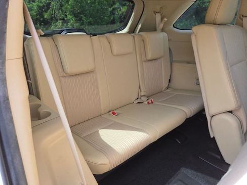 Certified 2019 Toyota Highlander Plus FWD image 19