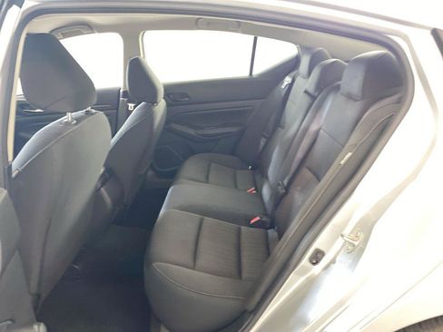 Used 2024 Nissan Altima 2.5 SV FWD image 14
