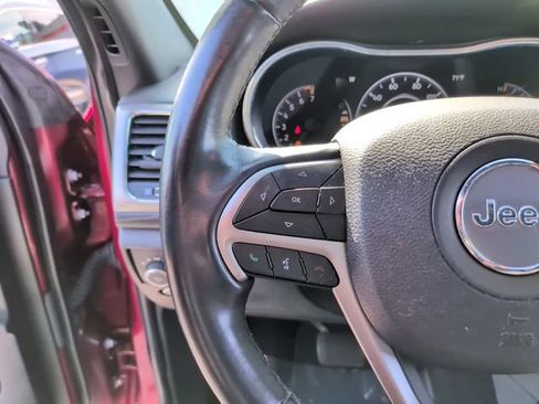 Used 2020 Jeep Grand Cherokee Laredo AWD/4WD image 22