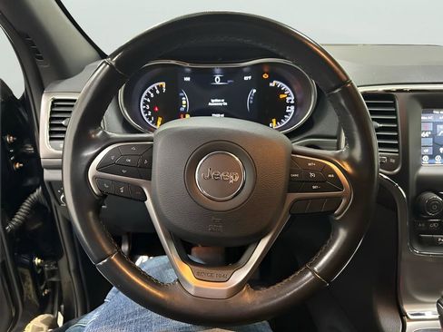 Used 2020 Jeep Grand Cherokee Laredo image 21