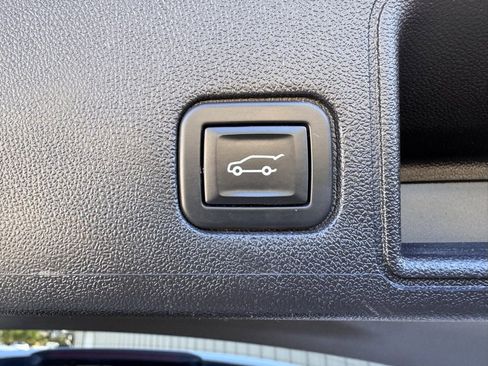 Used 2022 GMC Terrain AT4 w/ Infotainment Package II image 18