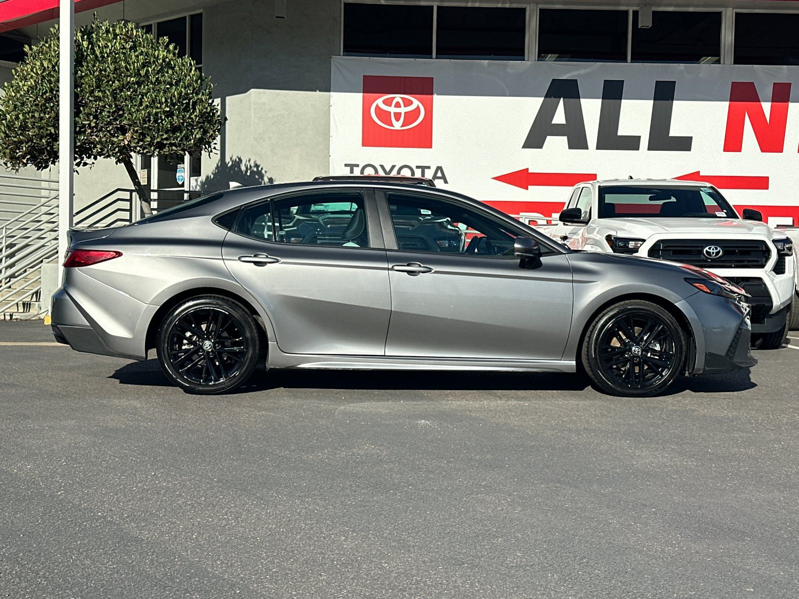 Used 2025 Toyota Camry SE FWD image 6