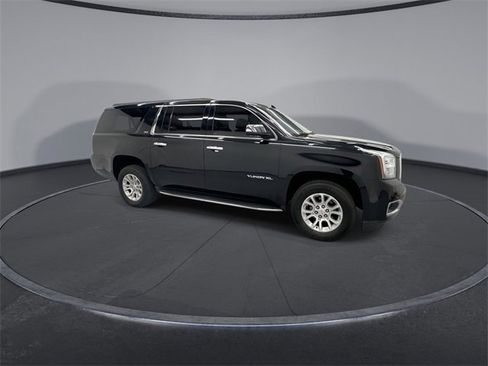 Used 2019 GMC Yukon XL SLT image 2