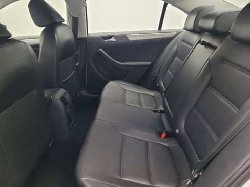 Used 2017 Volkswagen Jetta SE image 18