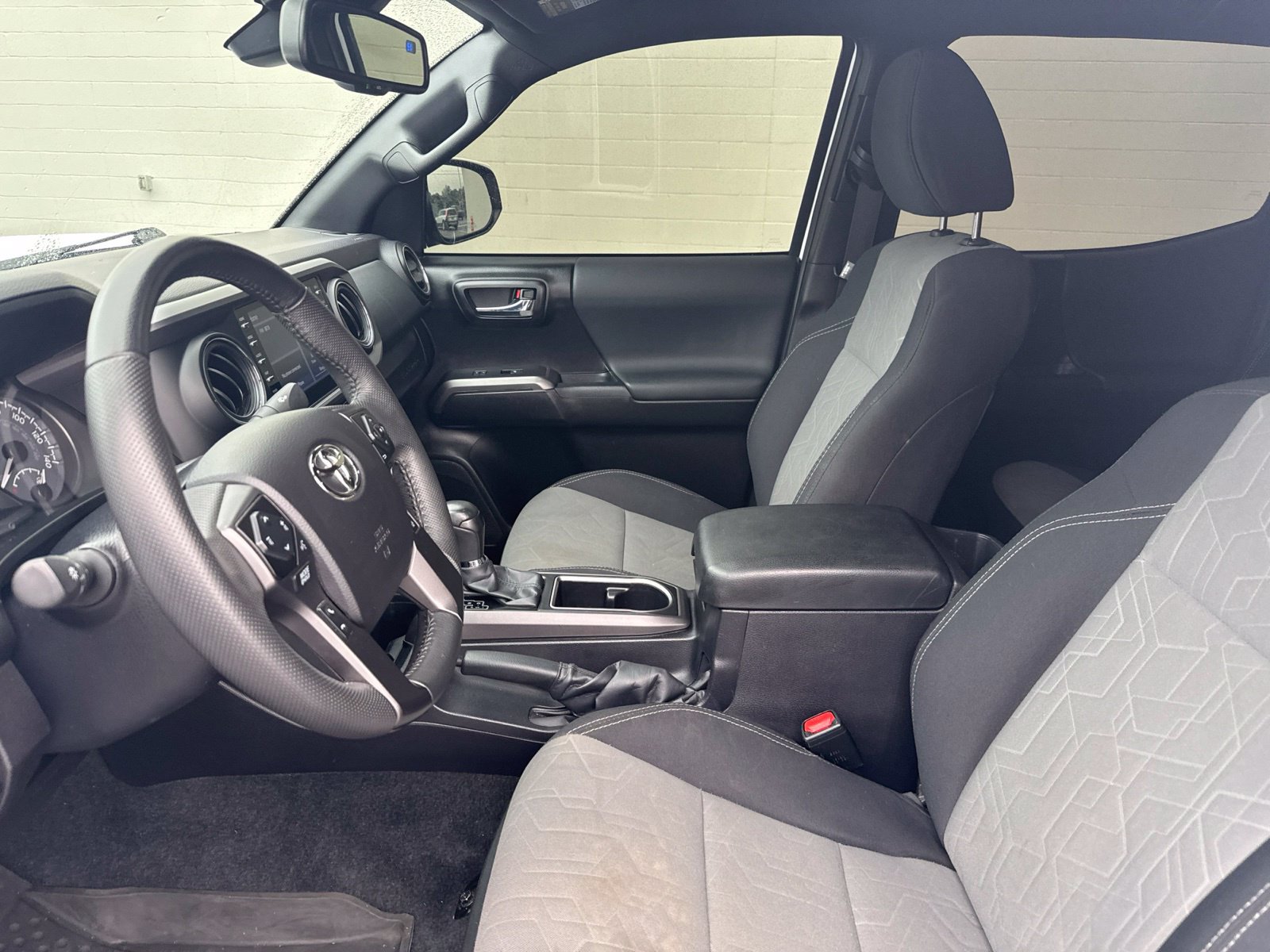 Used 2022 Toyota Tacoma TRD Off-Road AWD/4WD image 19
