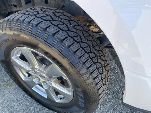 Used 2020 Ford F150 XLT w/ Equipment Group 302A Luxury AWD/4WD image 18