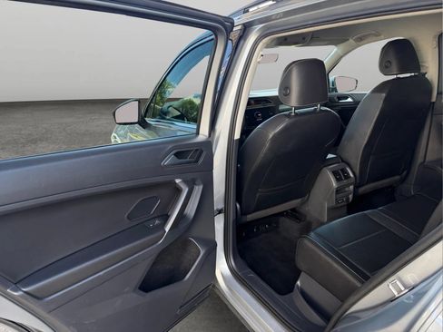 Used 2021 Volkswagen Tiguan SE AWD/4WD image 14