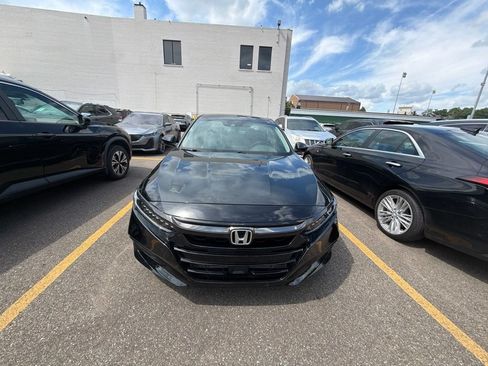 Used 2020 Honda Accord Touring image 2