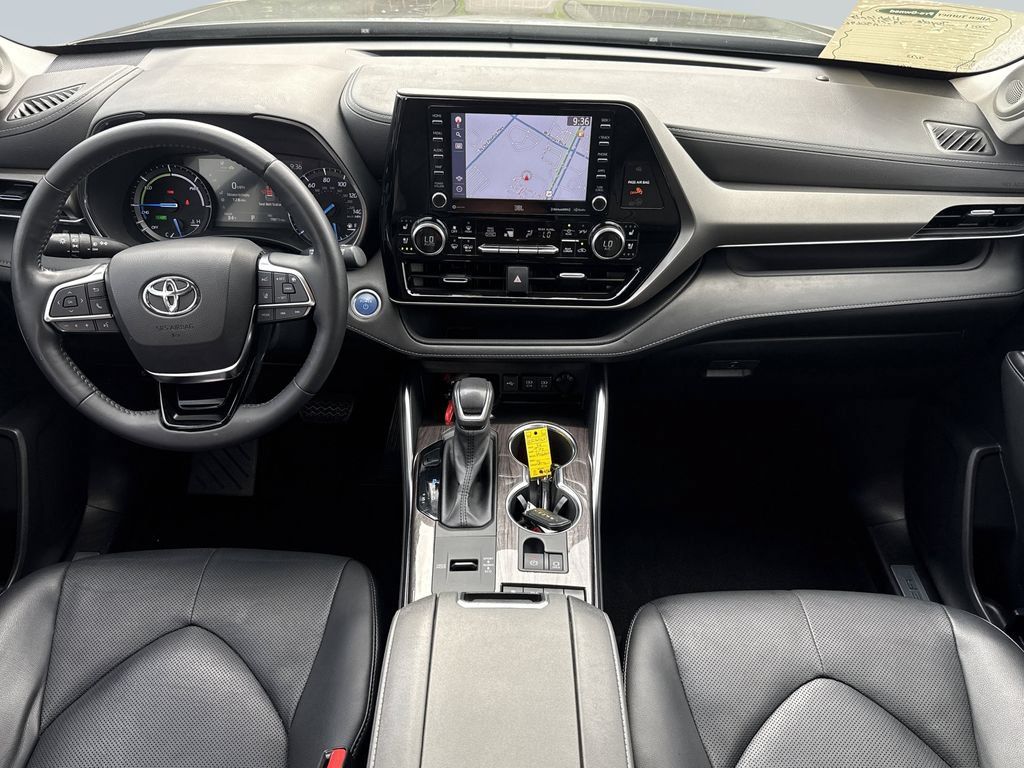 Used 2021 Toyota Highlander Limited FWD image 13