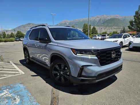 Used 2025 Honda Pilot Black Edition image 3