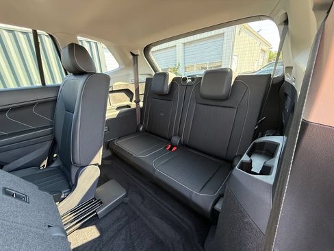 Used 2023 Volkswagen Tiguan SE w/ Panoramic Sunroof Package FWD image 25