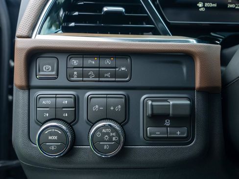 Used 2026 Chevrolet Suburban High Country AWD/4WD image 20
