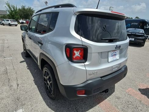 Used 2021 Jeep Renegade Latitude AWD/4WD image 5