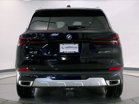 New 2026 BMW X5 xDrive50e w/ Climate Comfort Package image 3