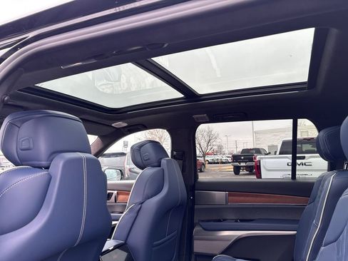 New 2026 Cadillac Vistiq Premium Luxury w/ LPO, Floor Liner Package image 41