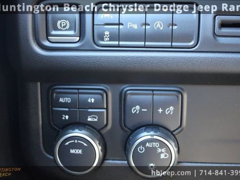 Used 2023 Chevrolet Suburban LT image 21