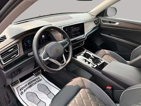 Certified 2026 Volkswagen Atlas SEL Premium R-Line AWD/4WD image 4